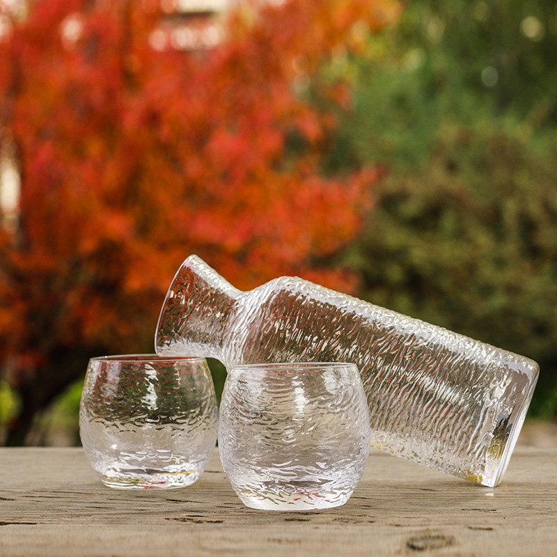 Carafă de sake în stil japonez, cu model ciocănit, set cu patru pahare din sticlă pentru uz casnic