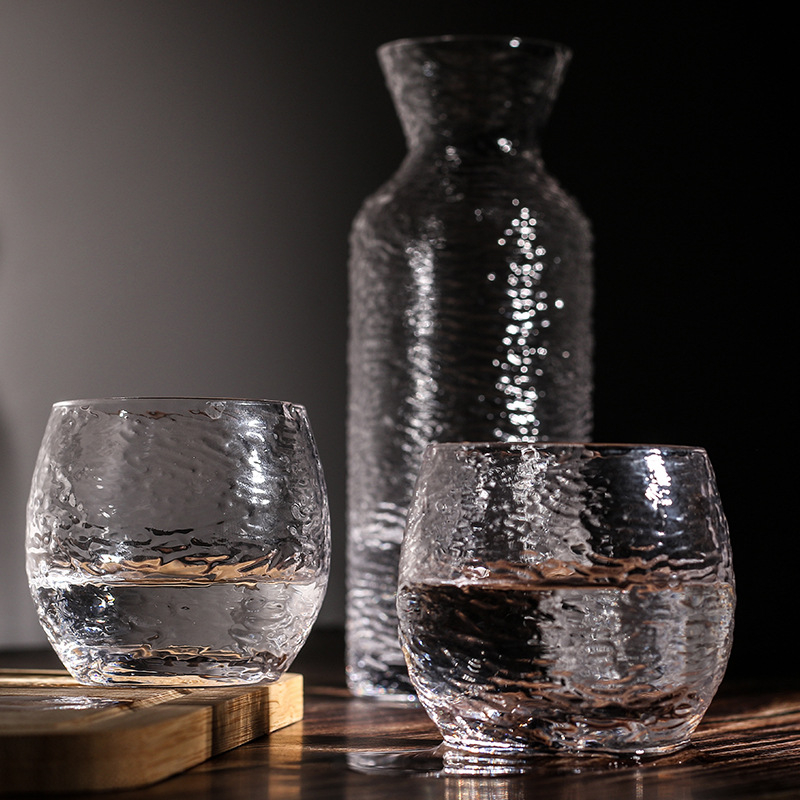 Carafă de sake în stil japonez, cu model ciocănit, set cu patru pahare din sticlă pentru uz casnic