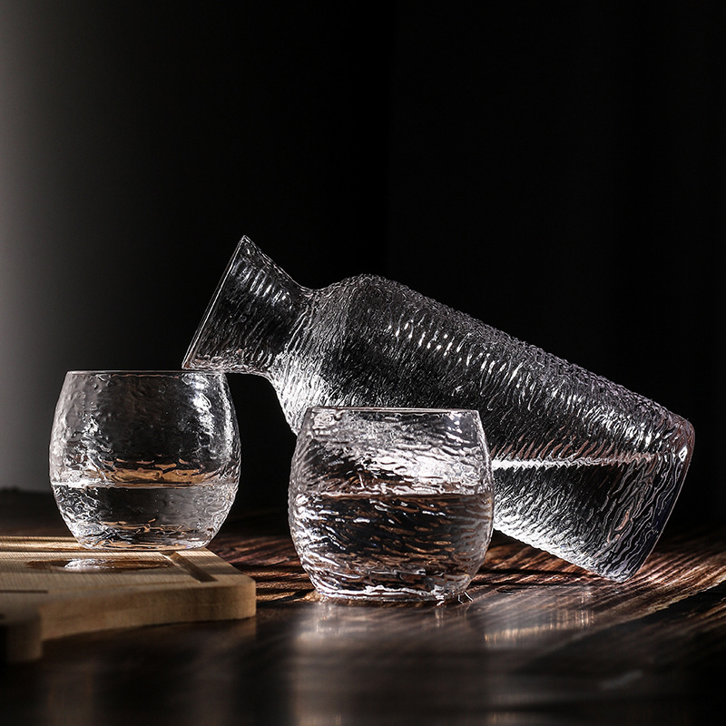 Carafă de sake în stil japonez, cu model ciocănit, set cu patru pahare din sticlă pentru uz casnic
