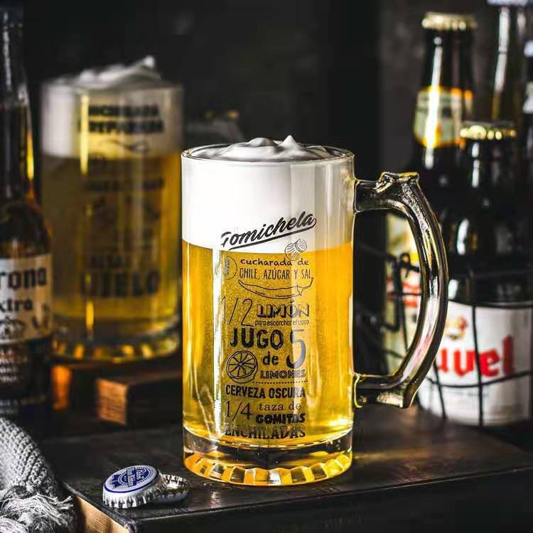 Pahar de bere din sticlă cu mâner, capacitate mare 901–1000 ml, design modern minimalist, culoare solidă