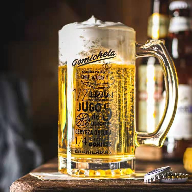 Pahar de bere din sticlă cu mâner, capacitate mare 901–1000 ml, design modern minimalist, culoare solidă