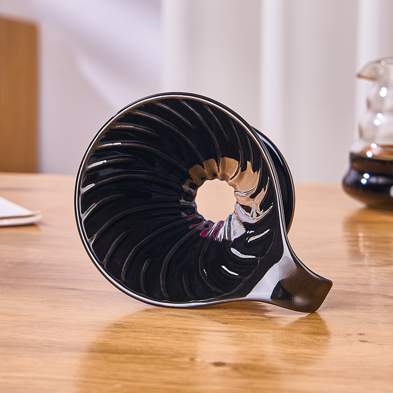 Filtru de cafea ceramic, formă în V, mâner spiral curbat, pentru prepararea cafelei