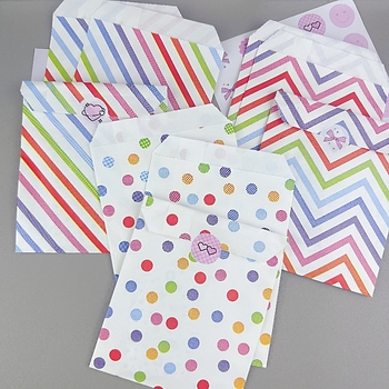 Pungi din hârtie Kraft colorate cu fundă conică, modele în valuri și buline, de unică folosință, pentru ambalare de petreceri, gustări, bomboane și produse de patiserie (12x17 cm)