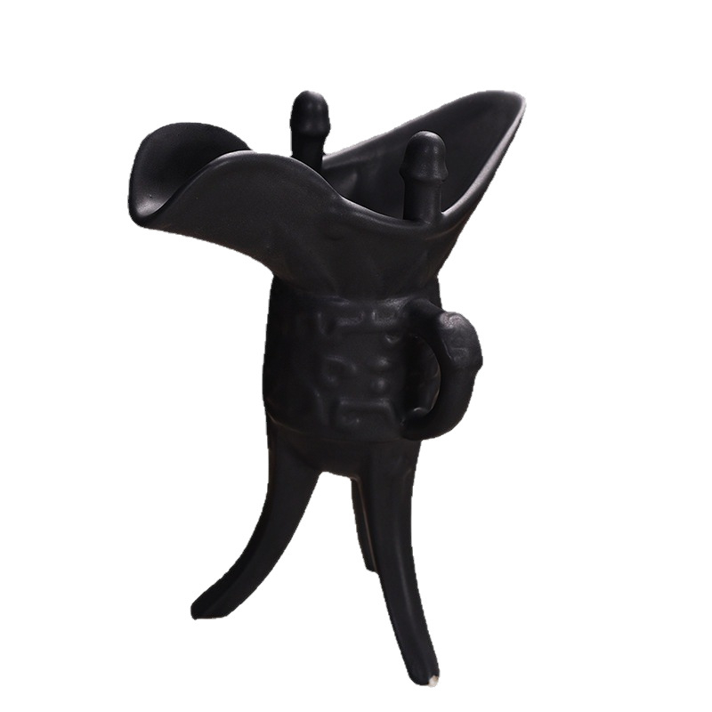 Pahar ceramic pentru vin, cu bază tripod, stil imperial retro