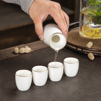 Set de distribuire a băuturilor în stil chinezesc din porțelan alb ca jad, cu un pahar de vin, sticlă de uz casnic, cadou pentru clienți și lideri