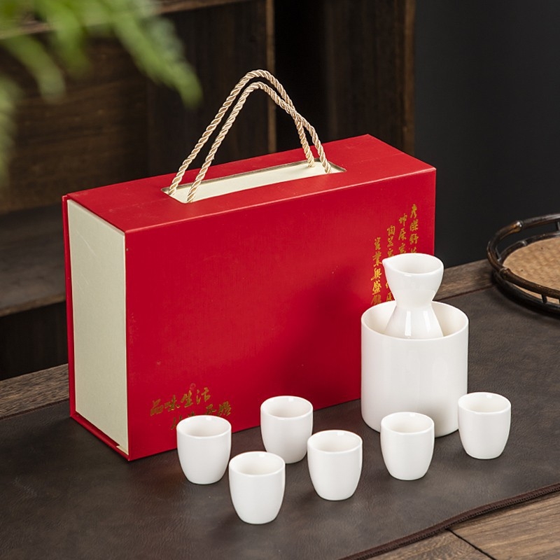 Set de distribuire a băuturilor în stil chinezesc din porțelan alb ca jad, cu un pahar de vin, sticlă de uz casnic, cadou pentru clienți și lideri