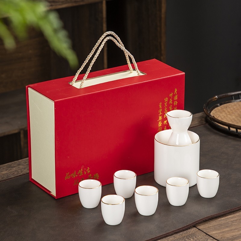 Set de distribuire a băuturilor în stil chinezesc din porțelan alb ca jad, cu un pahar de vin, sticlă de uz casnic, cadou pentru clienți și lideri