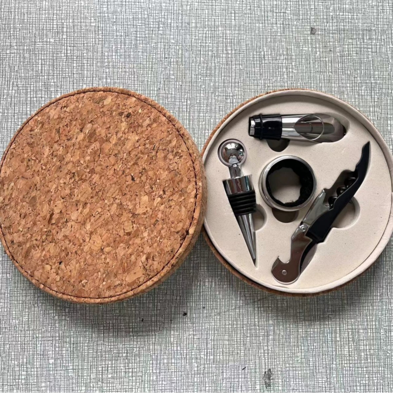 Nou în cutie rotundă din piele neagră pentru vin: deschizător de sticle, dop și turnător — set cadou
