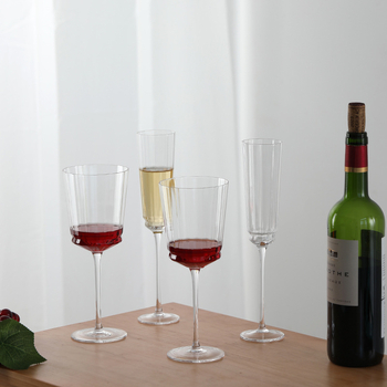 Pahar înalt pentru șampanie și vin roșu, model cu dungi verticale, design modern minimalist, 201-300 ml