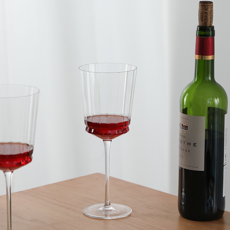 Pahar înalt pentru șampanie și vin roșu, model cu dungi verticale, design modern minimalist, 201-300 ml