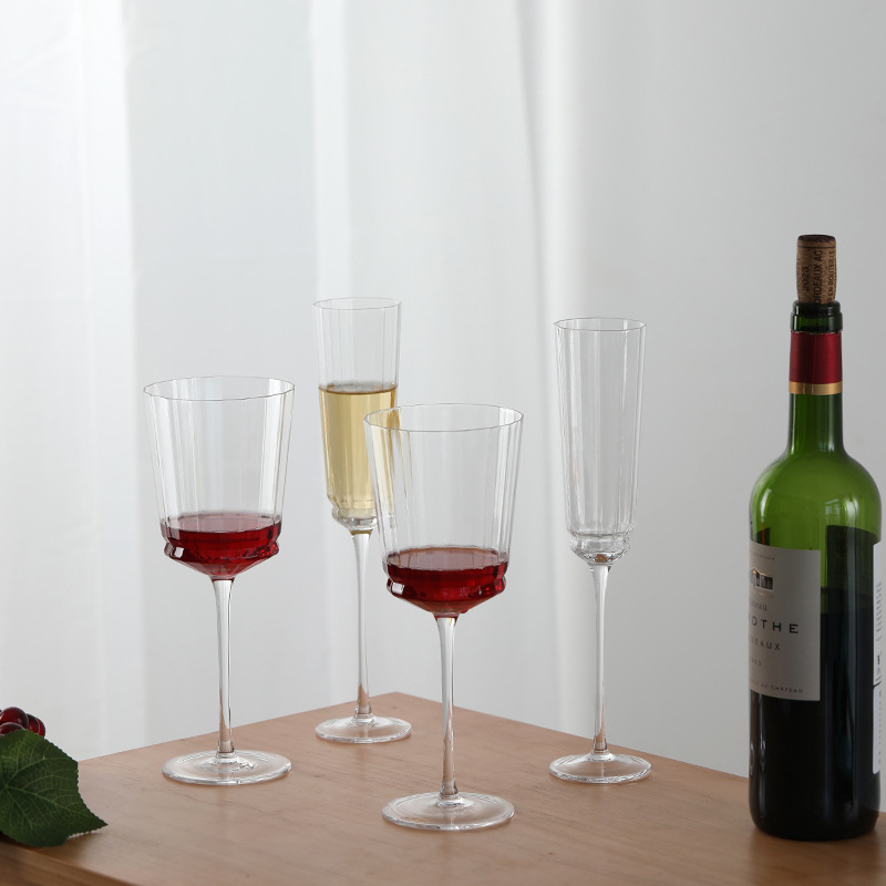 Pahar înalt pentru șampanie și vin roșu, model cu dungi verticale, design modern minimalist, 201-300 ml