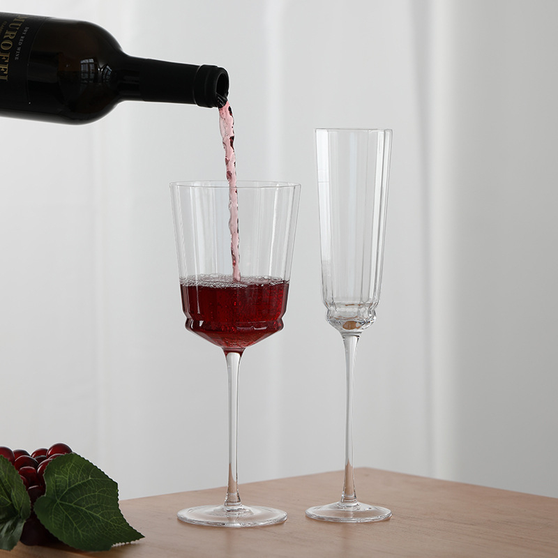 Pahar înalt pentru șampanie și vin roșu, model cu dungi verticale, design modern minimalist, 201-300 ml