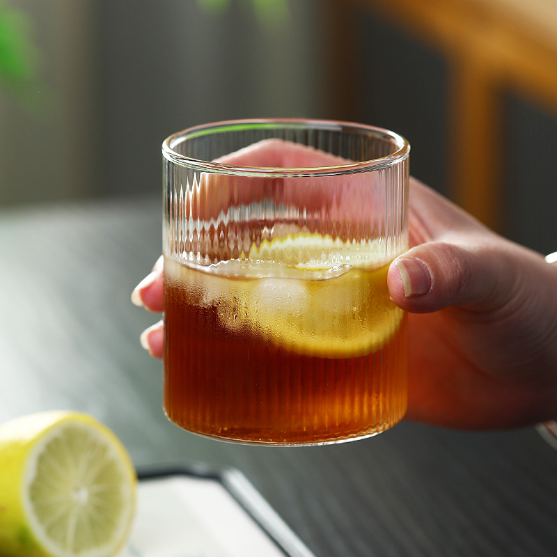 Pahar din sticlă borosilicată de înaltă calitate, stil japonez, textură ciocan și model vertical, transparent pentru apă, ceai, vin, suc sau cafea.