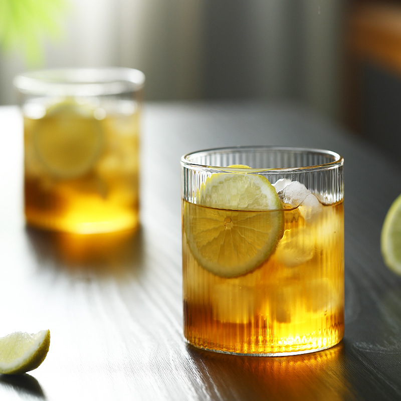 Pahar din sticlă borosilicată de înaltă calitate, stil japonez, textură ciocan și model vertical, transparent pentru apă, ceai, vin, suc sau cafea.