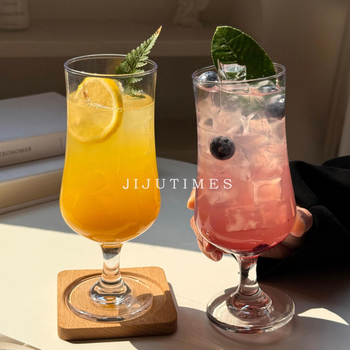 Pahar de sticlă în stil coreean pentru băuturi — sucuri, cocktailuri, băuturi reci și apă carbogazoasă, cu mâner
