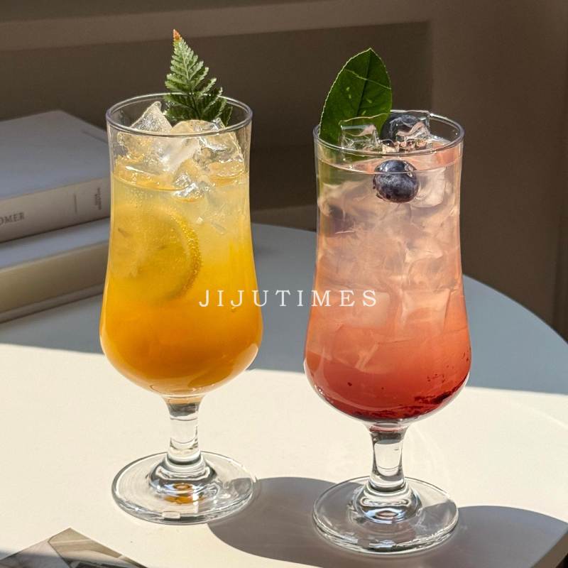 Pahar de sticlă în stil coreean pentru băuturi — sucuri, cocktailuri, băuturi reci și apă carbogazoasă, cu mâner