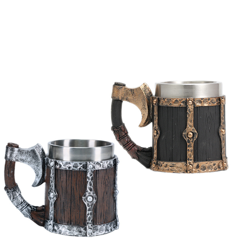 Cană de bere din oțel inoxidabil, cu design de butoi din lemn și mâner în formă de tomahawk, inspirație Viking, capacitate 401–500 ml