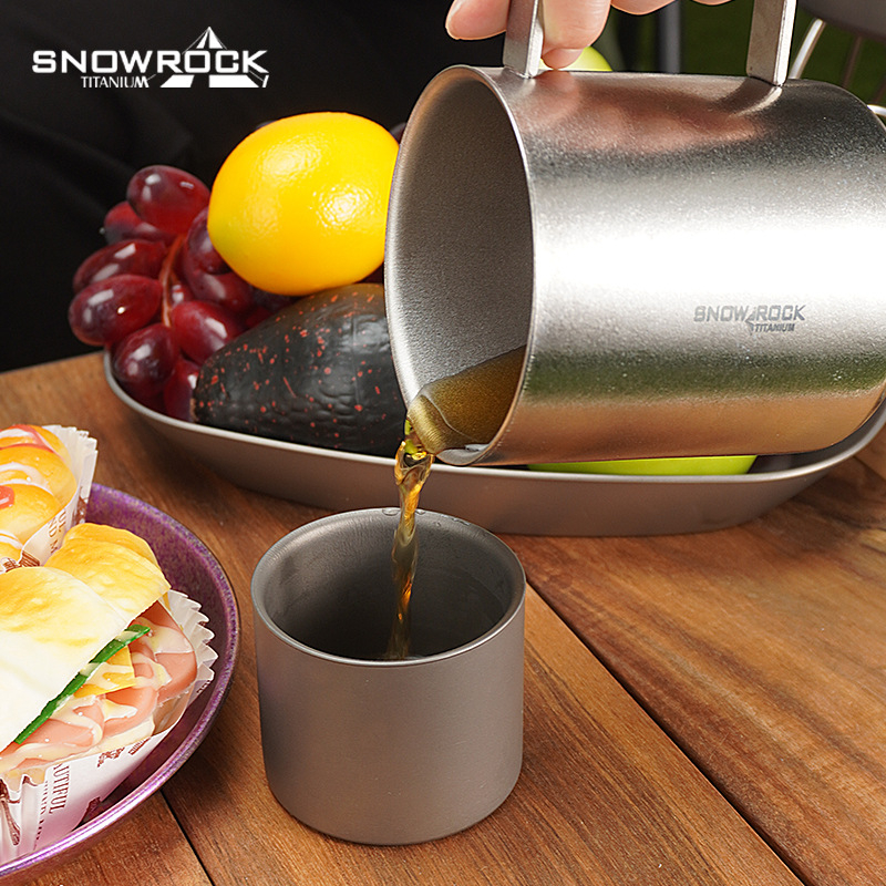 Snow Rock cană din titan pur pentru camping în aer liber, cu pereți dubli izolați, stil retro, ceașcă de cafea cu infuzor de ceai și design cu floare de gheață