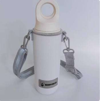 Husă sport Cup Bear Ruiqi pentru termos cilindric Chaoyiqi, cu curea cross-body și bandă reflectorizantă.