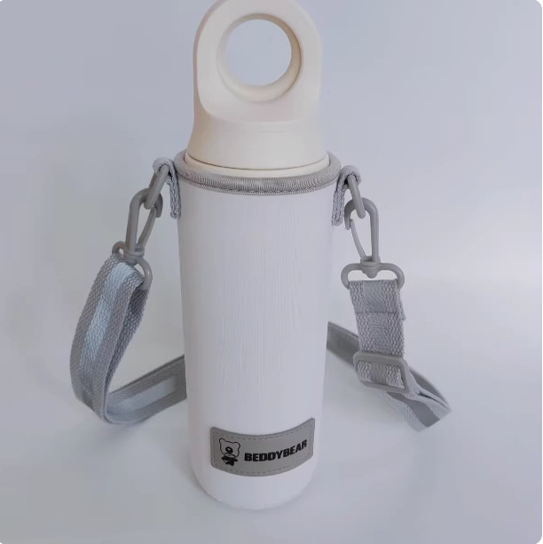 Husă sport Cup Bear Ruiqi pentru termos cilindric Chaoyiqi, cu curea cross-body și bandă reflectorizantă.