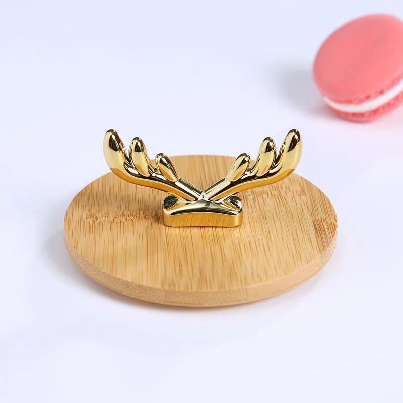 Cană ceramică de Crăciun cu capac și corn de cerb — accesorii animale creative
