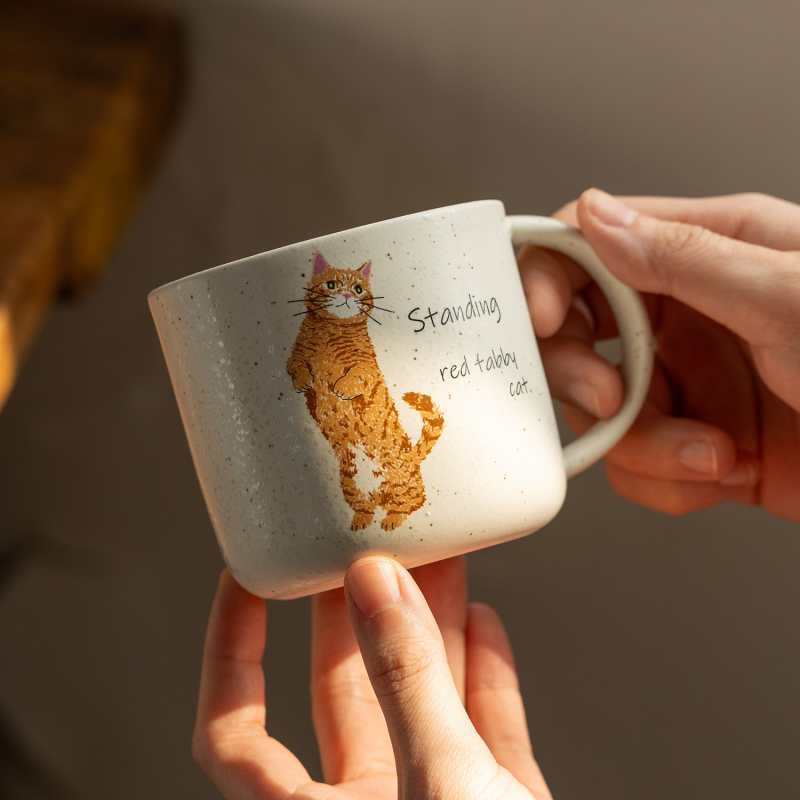 Cană ceramică cu pisică calico drăguță