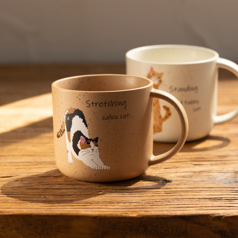 Cană ceramică cu pisică calico drăguță