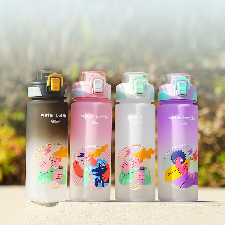 Sticlă de apă din plastic, capacitate mare, pentru activități în aer liber, cu curea de purtare, design gradient animație, băut direct