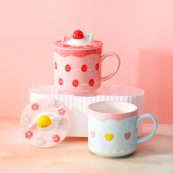 Cană ceramică drăguță, cu capac și linguriță, design cu motiv de tort, cadou ideal pentru cupluri și prieteni