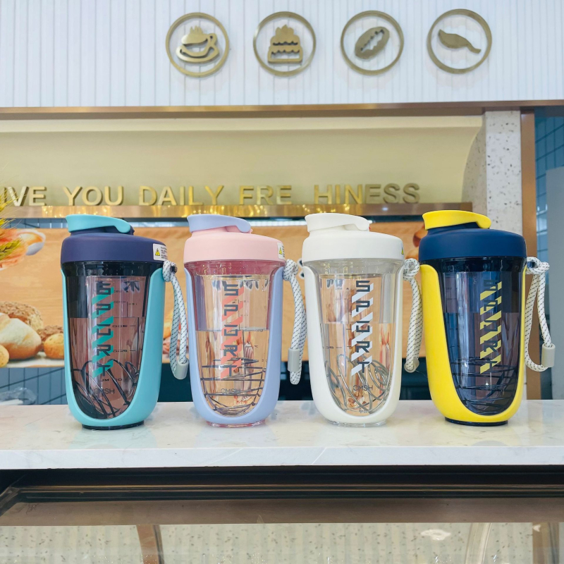 Strawberry Life shaker pentru femei, recipient din plastic pentru apă, pudră proteică și smoothie, design modern