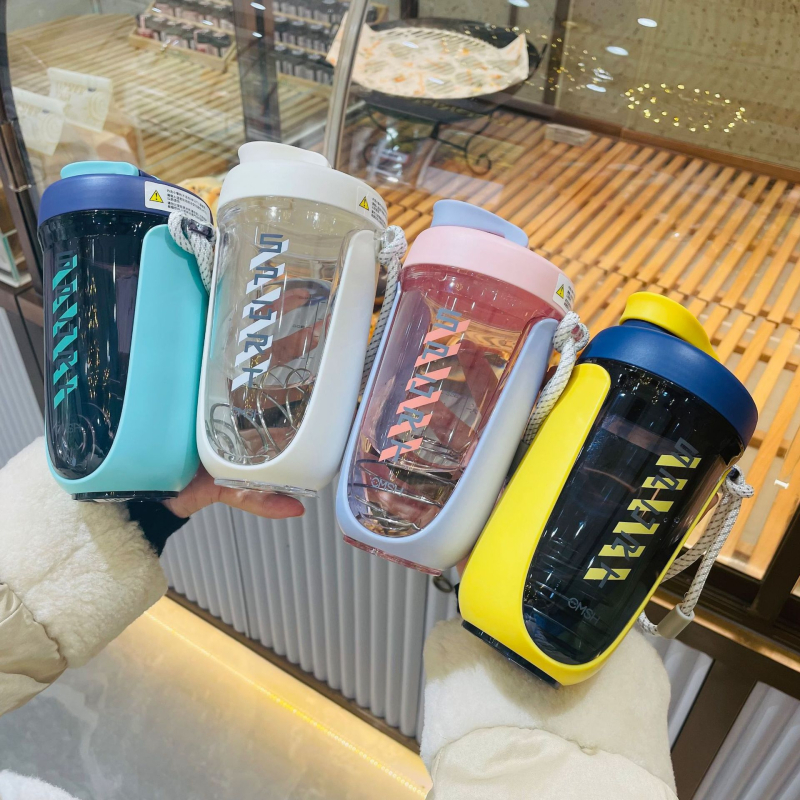 Strawberry Life shaker pentru femei, recipient din plastic pentru apă, pudră proteică și smoothie, design modern