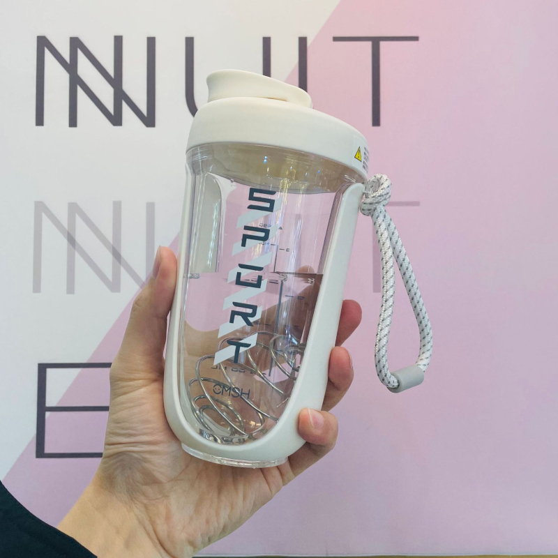 Strawberry Life shaker pentru femei, recipient din plastic pentru apă, pudră proteică și smoothie, design modern