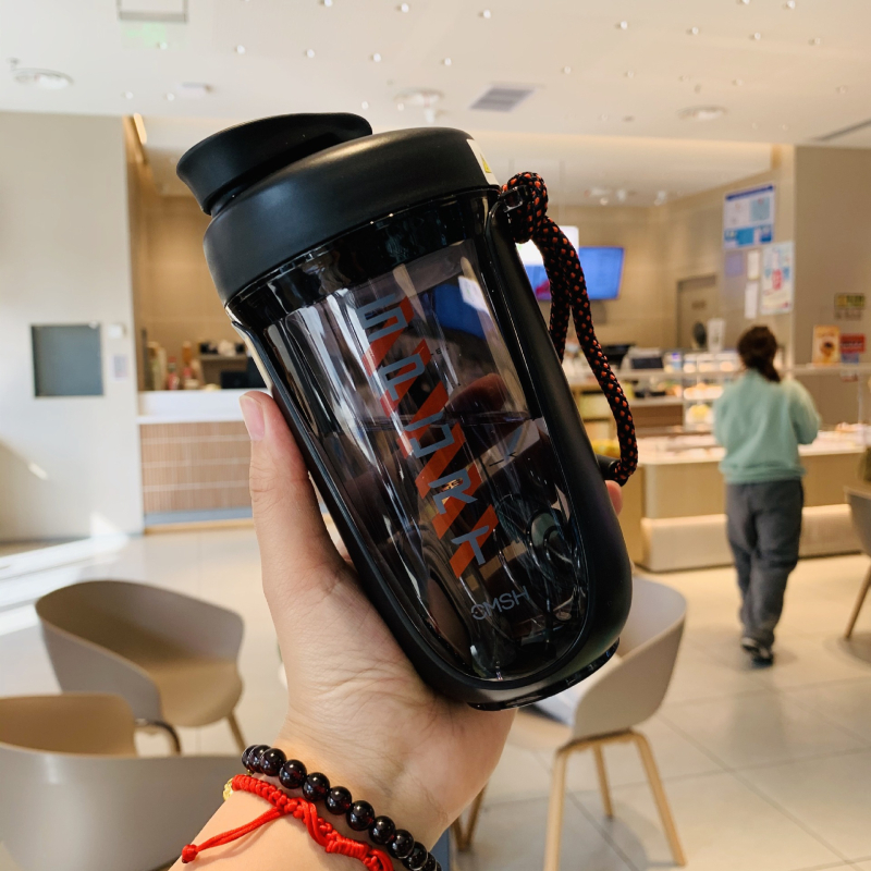 Strawberry Life shaker pentru femei, recipient din plastic pentru apă, pudră proteică și smoothie, design modern