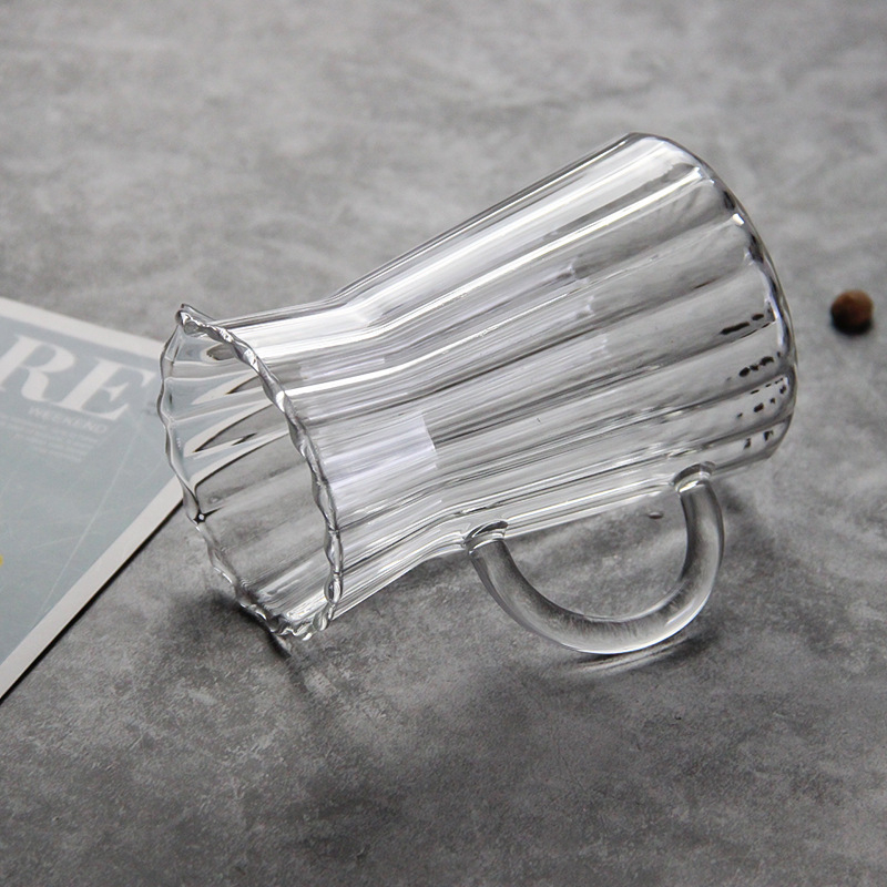 Cană de cafea din sticlă cu dungi, pentru turnare și împărțire a cafelei, design modern minimalist