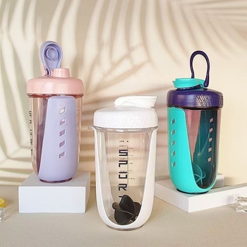 Shaker portabil pentru proteine cu mâner din frânghie, plastic alimentar, model 2025