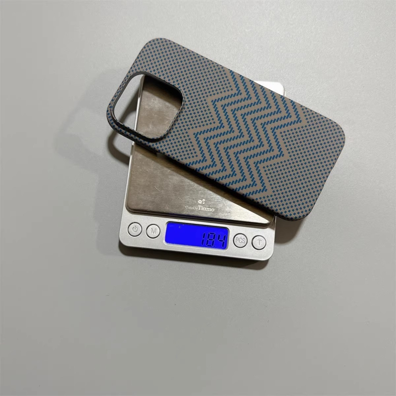 Torbica s Kevlar teksturom za iPhone 17, mat finiš, magnetska zaštita od padova