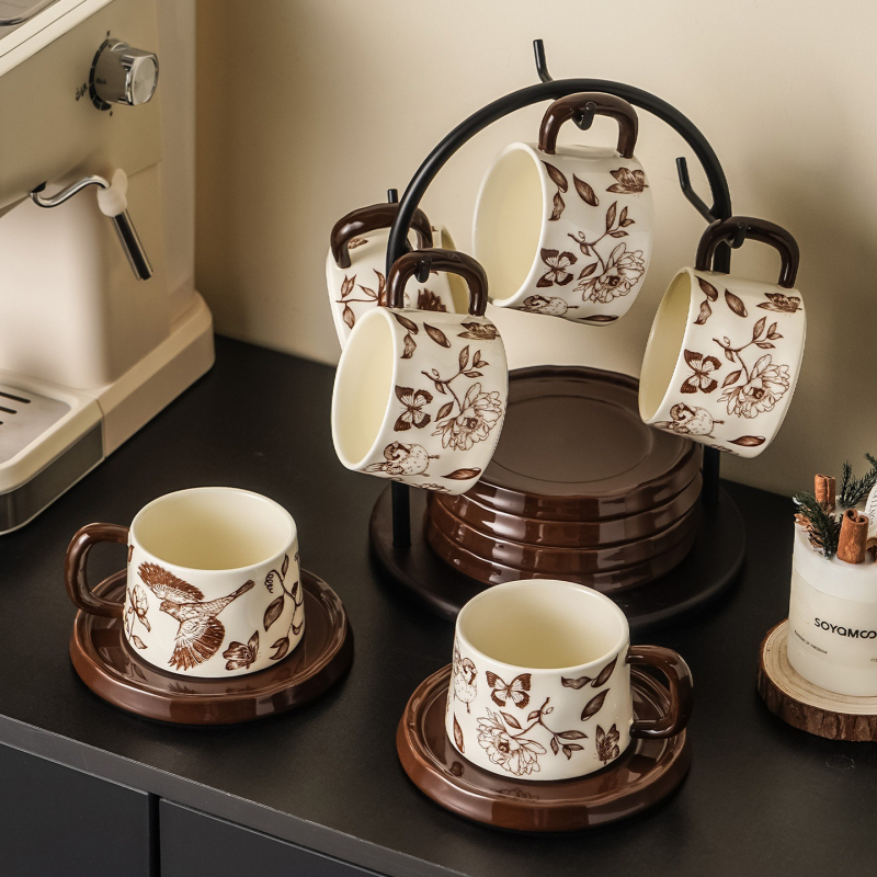 Set ceramic de ceai vintage cu suport de depozitare — ceainic și două cești cu farfurioare, într-o cutie cadou