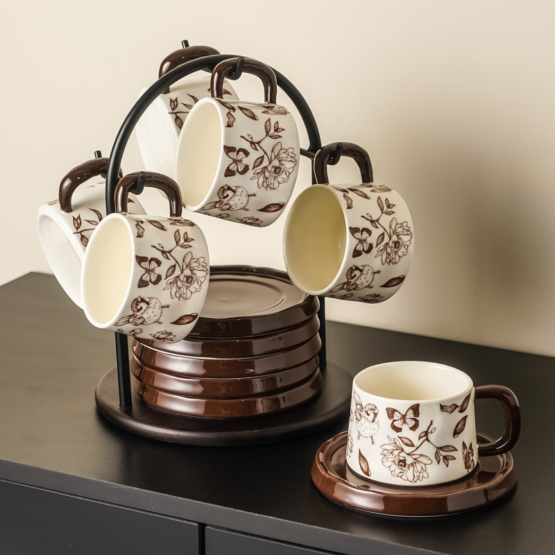 Set ceramic de ceai vintage cu suport de depozitare — ceainic și două cești cu farfurioare, într-o cutie cadou