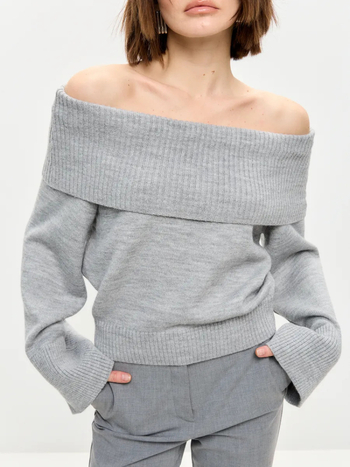 Női oversized pulóver egy vállon nyitott kivágással, laza szabású, plusz méret