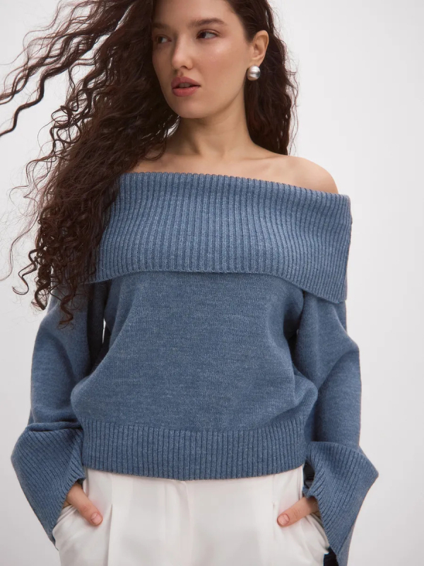 Női oversized pulóver egy vállon nyitott kivágással, laza szabású, plusz méret