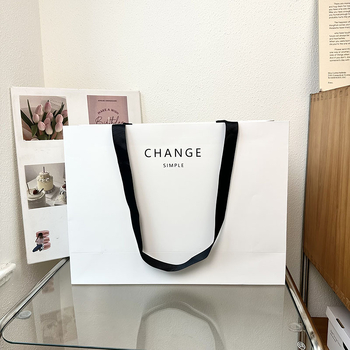Geantă de hârtie albă, cu mâner, pentru ambalarea hainelor, pungă cadou, simplă și personalizabilă