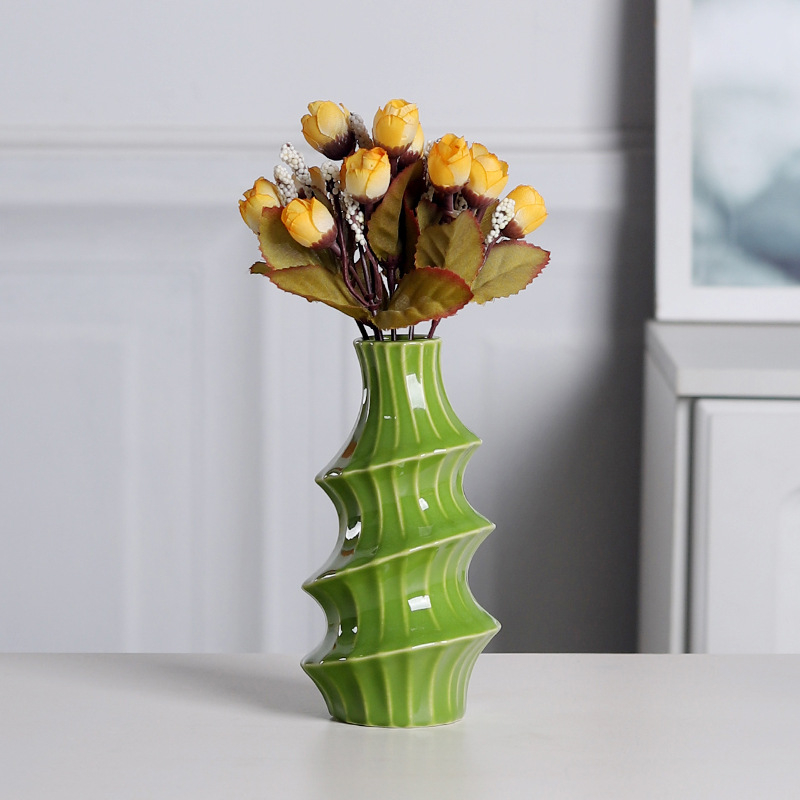 Vază ceramică minimalistă, în formă de carambolă, pentru decor acasă, potrivită pentru aranjamente florale proaspete în living și pe masă.