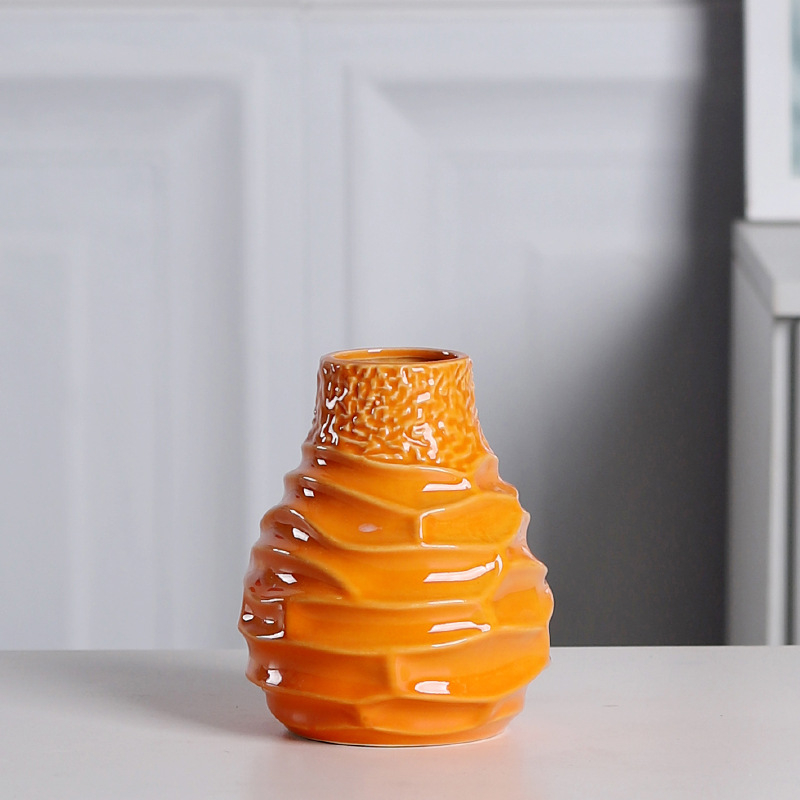Vază ceramică minimalistă, în formă de carambolă, pentru decor acasă, potrivită pentru aranjamente florale proaspete în living și pe masă.