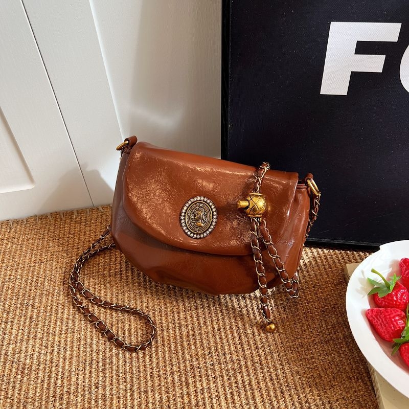 Ženska Cloud torba s kožnim dojmom, mini crossbody torba s lancem, proljeće-ljeto 2025