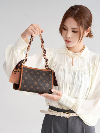 BANI'S CHARM ženska crossbody torba — mala kvadratna PVC torba, luksuzan svakodnevni stil, široka naramenica