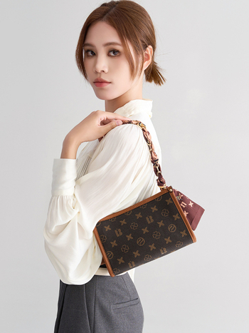 BANI'S CHARM ženska crossbody torba — mala kvadratna PVC torba, luksuzan svakodnevni stil, široka naramenica