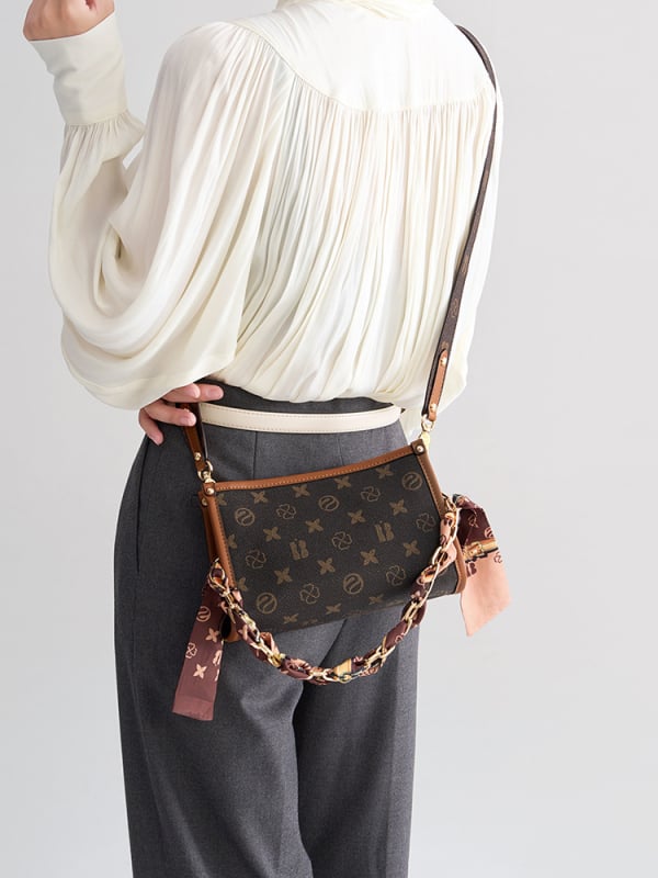 BANI'S CHARM ženska crossbody torba — mala kvadratna PVC torba, luksuzan svakodnevni stil, široka naramenica