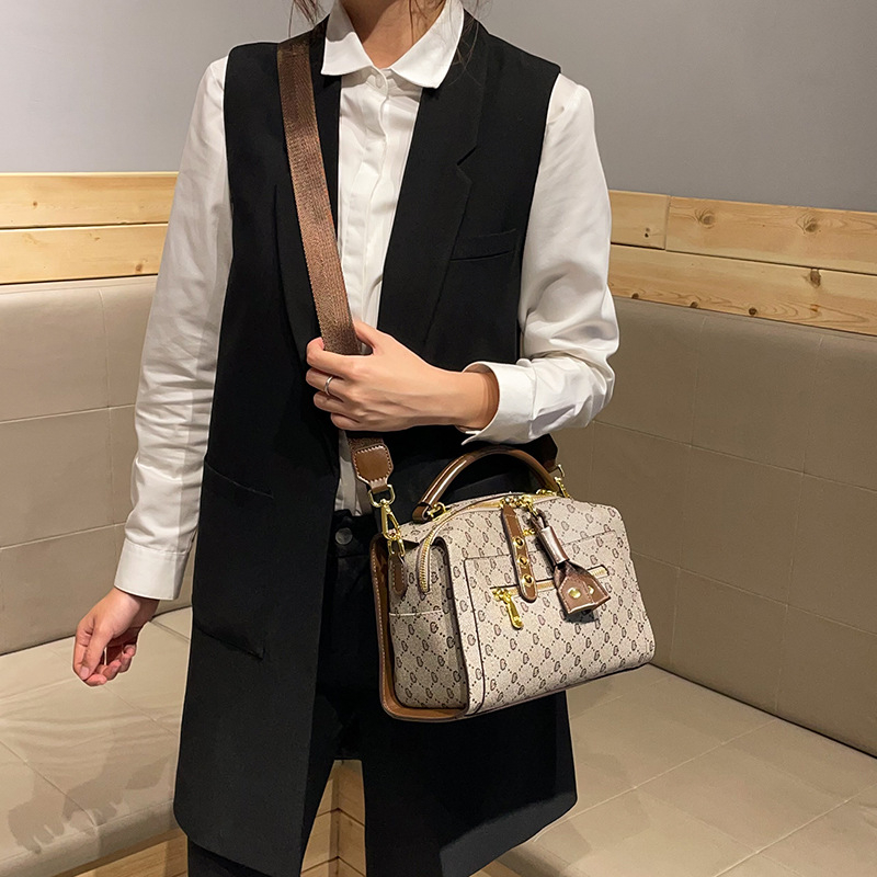 Ženska torbica Boston u obliku jastuka – lagana luksuzna, mala, crossbody, ljetna moda 2025