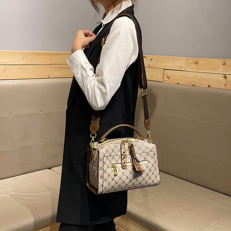 Ženska torbica Boston u obliku jastuka – lagana luksuzna, mala, crossbody, ljetna moda 2025