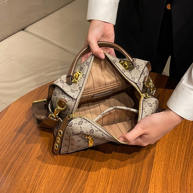 Ženska torbica Boston u obliku jastuka – lagana luksuzna, mala, crossbody, ljetna moda 2025